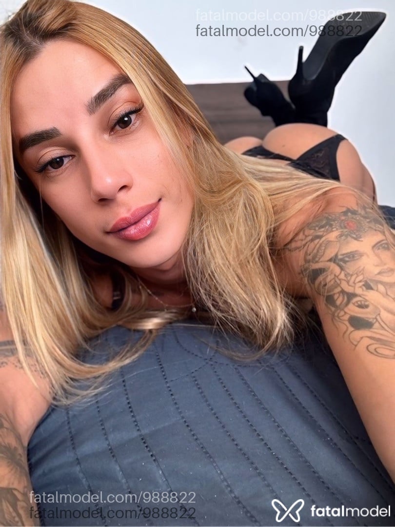 Acompanhante travesti loira (o) de olhos castanhos - Vitoria Baroni Acompanhante travesti loira (o) de olhos castanhos - Vitoria Baroni