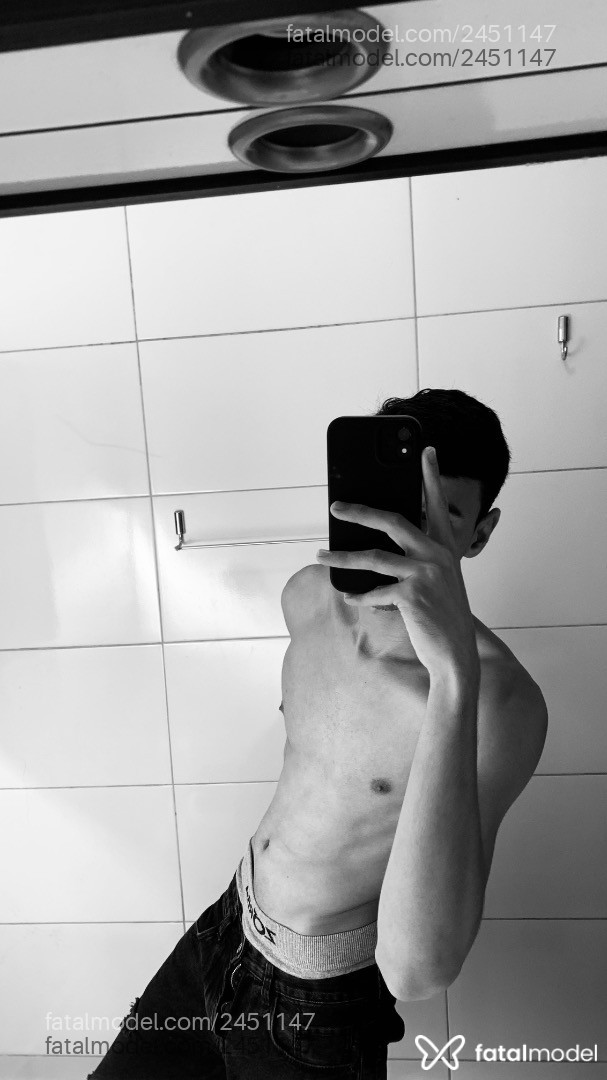 Acompanhante homem morena (o) de olhos castanhos - Wellington