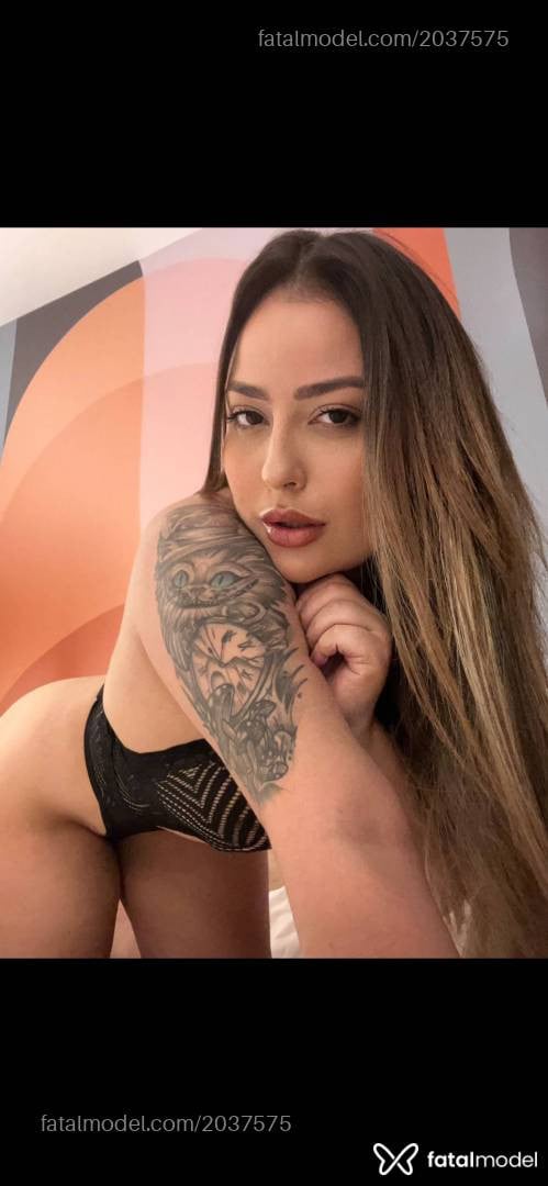 Acompanhante mulher loira (o) de olhos castanhos - Paola