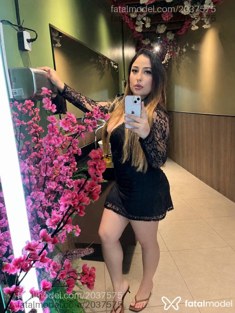 Acompanhante mulher loira (o) de olhos castanhos - Paola