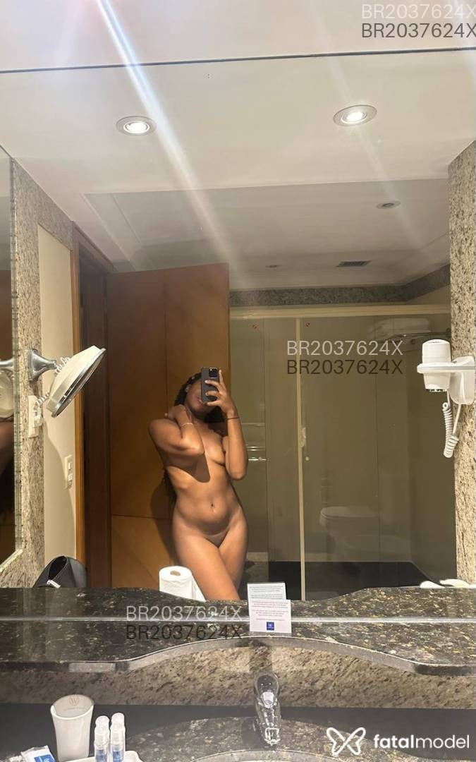 Acompanhante mulher morena (o) de olhos pretos em São Paulo Acompanhante mulher morena (o) de olhos pretos em São Paulo - Izabelle
