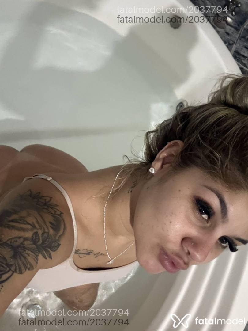 Acompanhante mulher loira (o) de olhos castanhos - Luana Teixeira