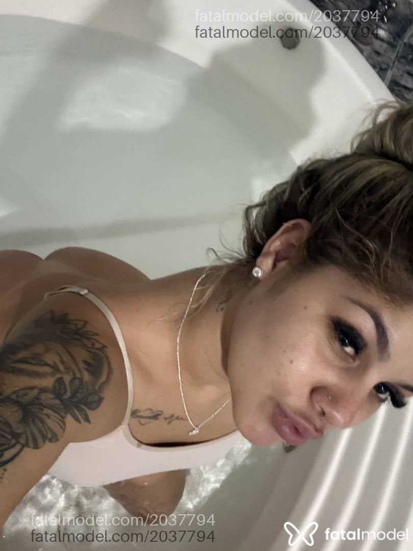 Acompanhante mulher loira (o) de olhos castanhos - Luana Teixeira