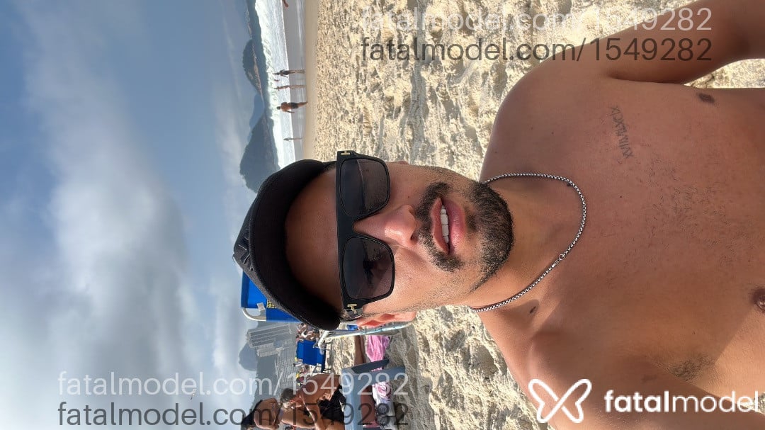 Acompanhante homem com cabelo castanho de olhos castanhos em Novo Hamburgo Acompanhante homem com cabelo castanho de olhos castanhos em Novo Hamburgo - Rafael
