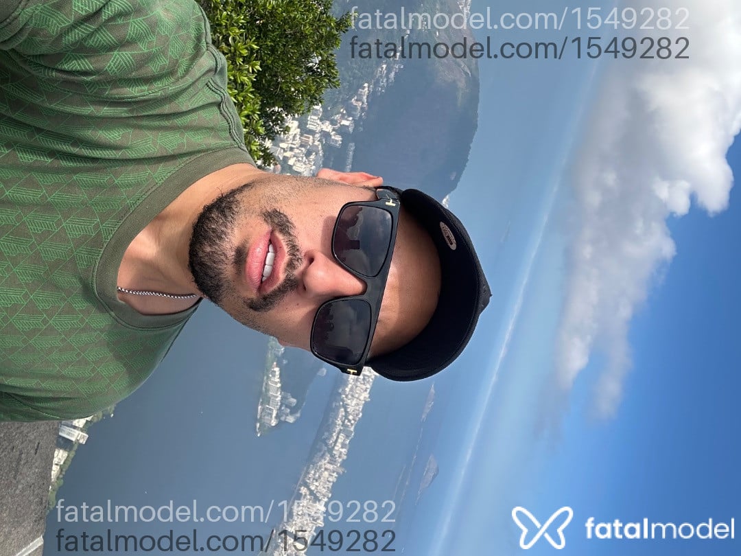 Acompanhante homem com cabelo castanho de olhos castanhos em Novo Hamburgo Acompanhante homem com cabelo castanho de olhos castanhos em Novo Hamburgo - Rafael