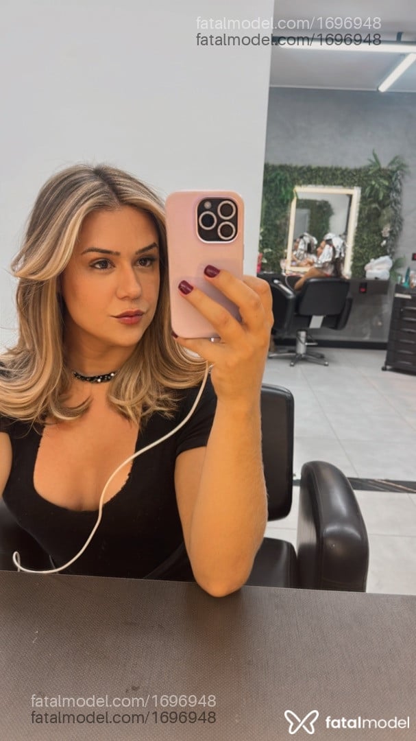 Acompanhante mulher trans loira (o) de olhos castanhos em São José dos Campos - Liz Cipriani