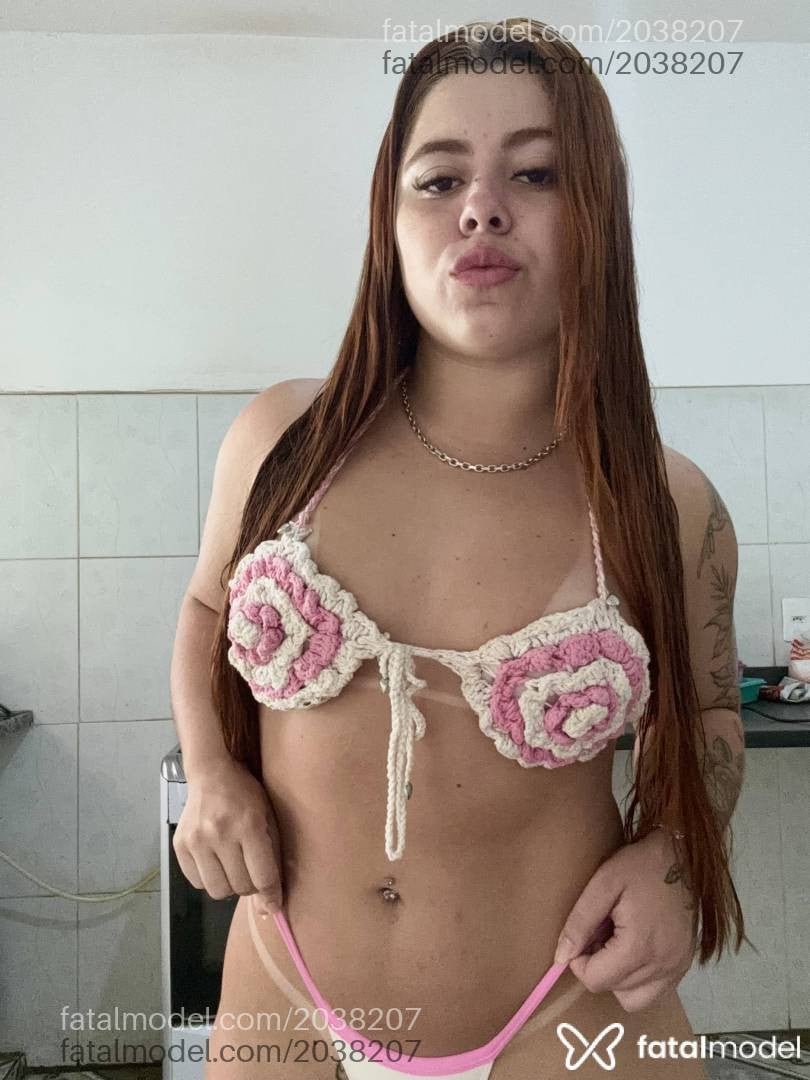 Acompanhante mulher ruiva (o) de olhos castanhos - Nikki