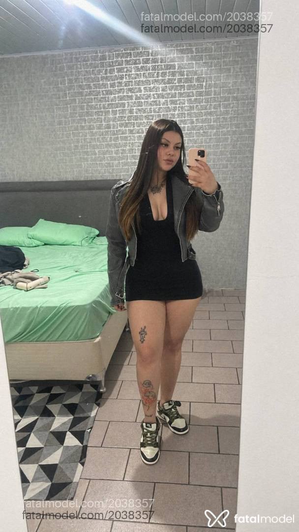 Acompanhante mulher com cabelo castanho de olhos verdes - Aninha