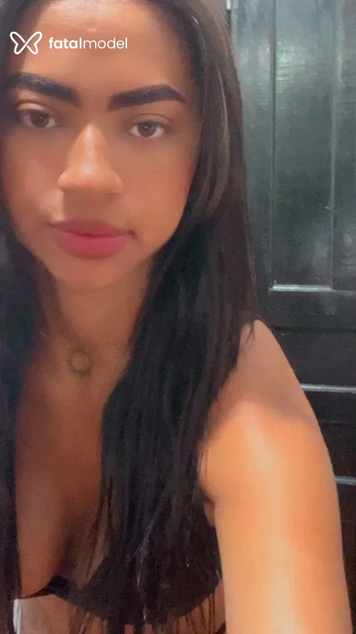 Acompanhante mulher com cabelo castanho de olhos mel - Mary Acompanhante mulher com cabelo castanho de olhos mel - Mary