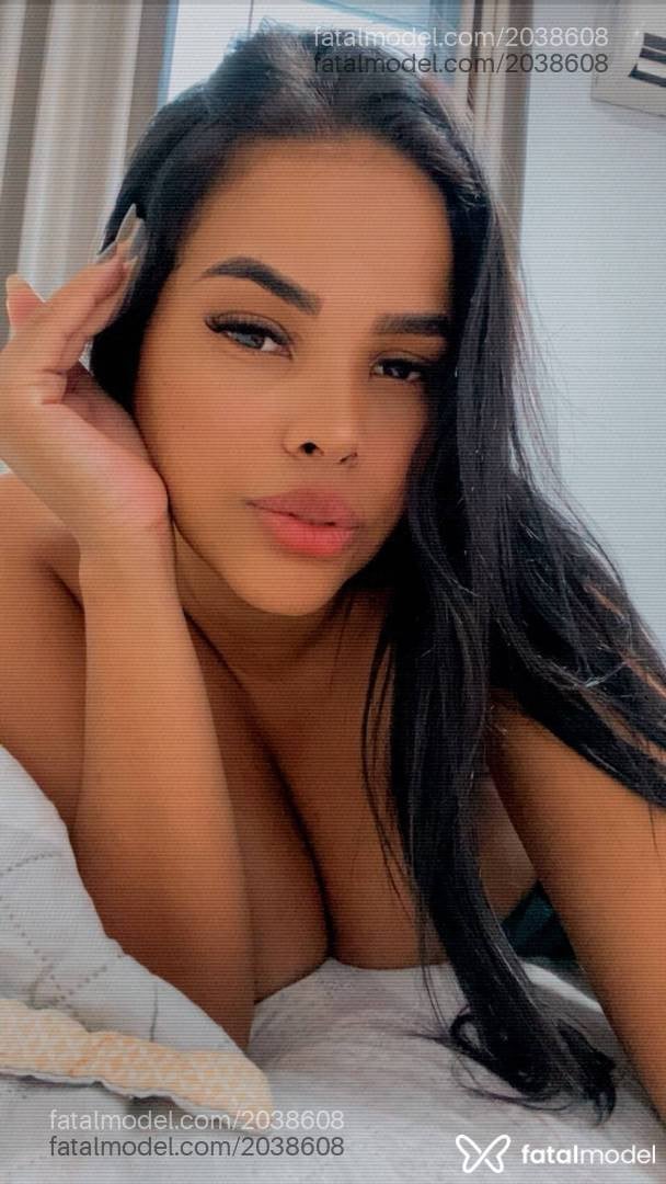 Acompanhante mulher morena (o) de olhos pretos - Karina