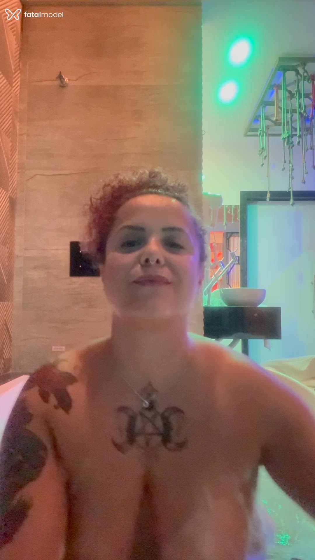 Acompanhante mulher ruiva (o) de olhos castanhos em Guarapari Acompanhante mulher ruiva (o) de olhos castanhos em Guarapari - Valentina Durvall