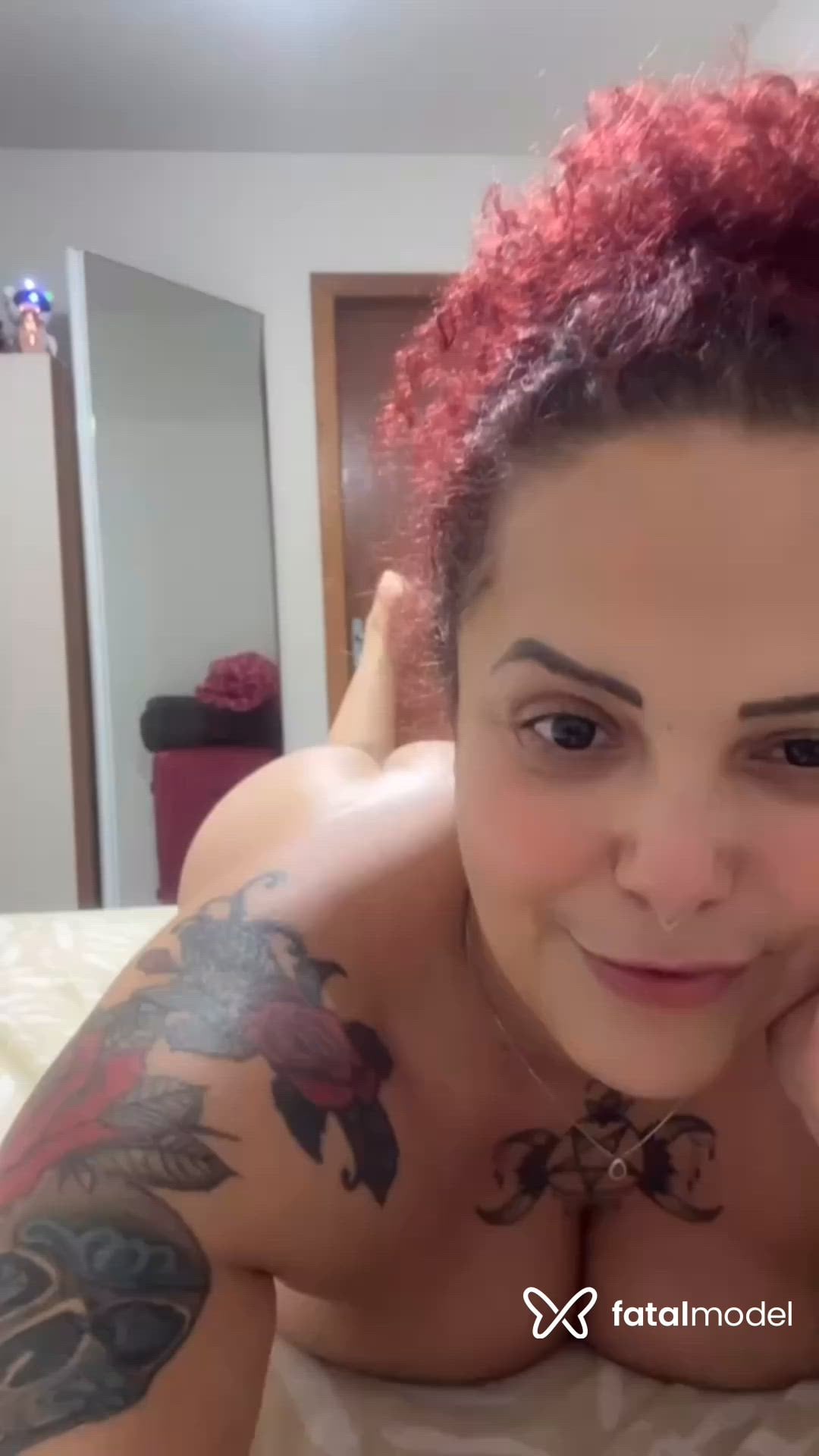 Acompanhante mulher ruiva (o) de olhos castanhos - Valentina Durvall