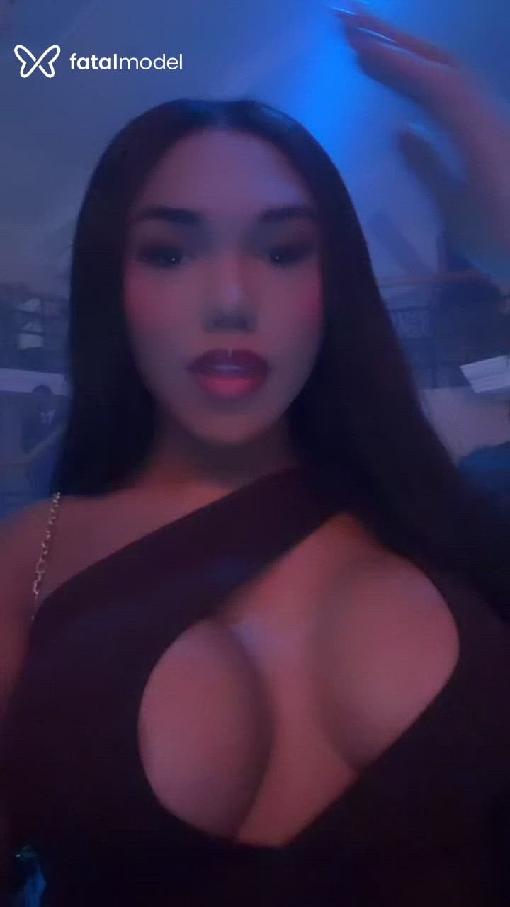 Acompanhante mulher trans morena (o) de olhos castanhos - Kauane Santini