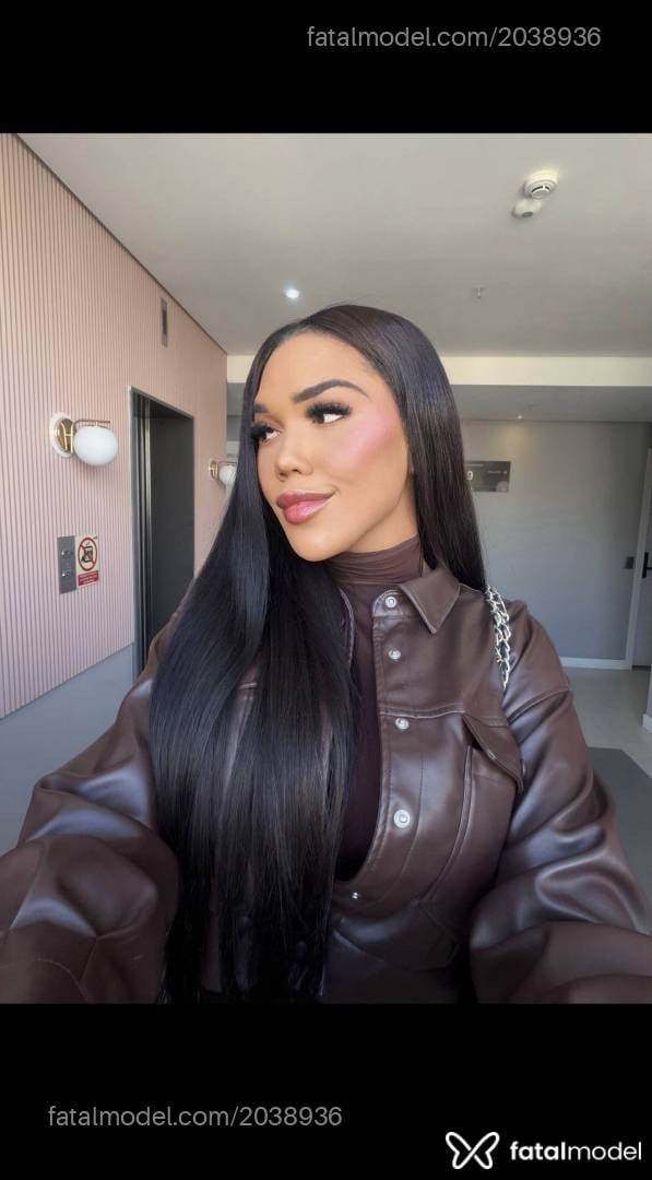 Acompanhante mulher trans morena (o) de olhos castanhos - Kauane Santini