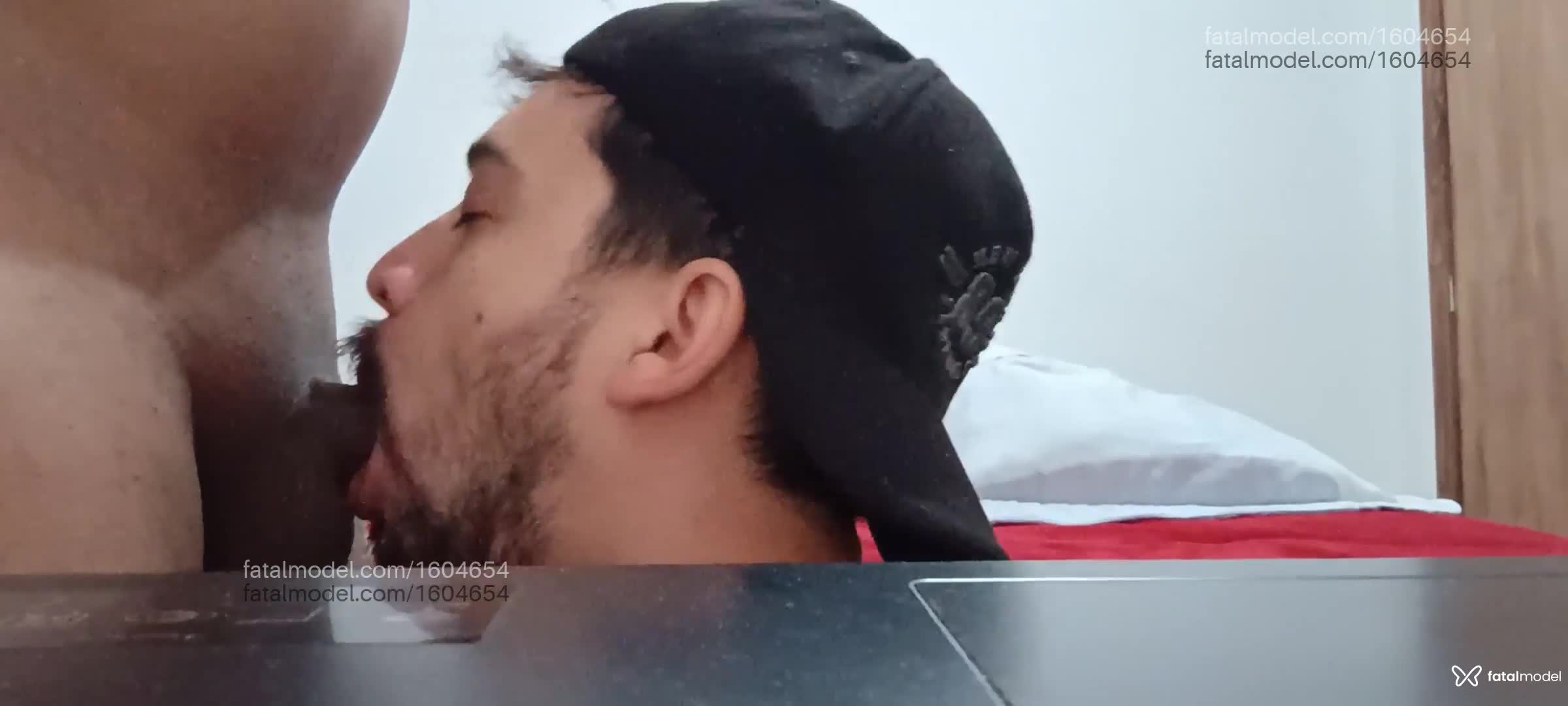 Acompanhante homem com cabelo castanho de olhos castanhos - Laion Acompanhante homem com cabelo castanho de olhos castanhos - Laion