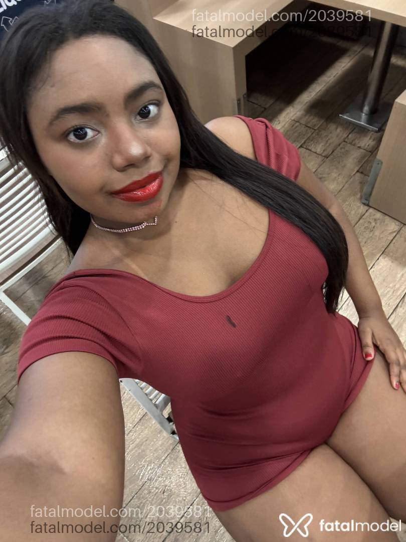 Acompanhante mulher com cabelo castanho de olhos pretos - Melissa