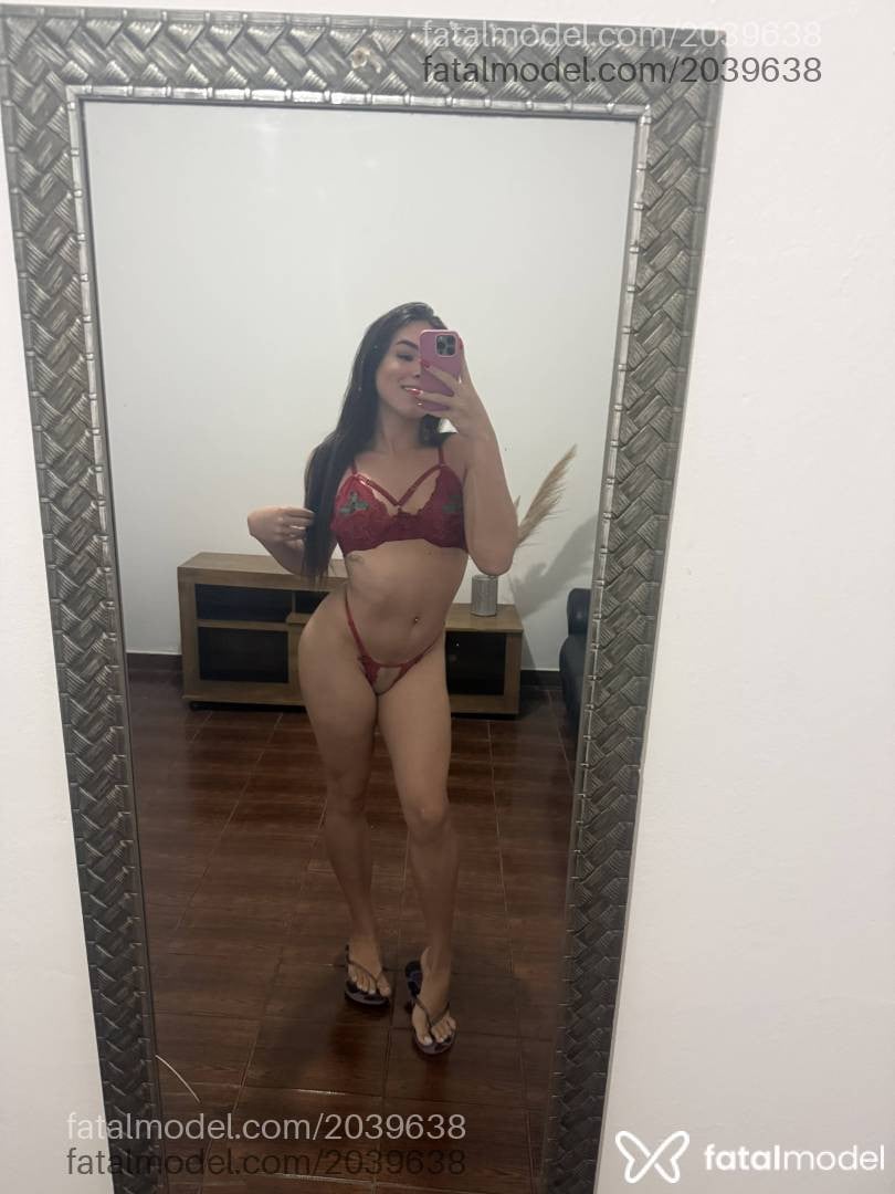 Acompanhante mulher trans com cabelo castanho de olhos castanhos - Fernanda