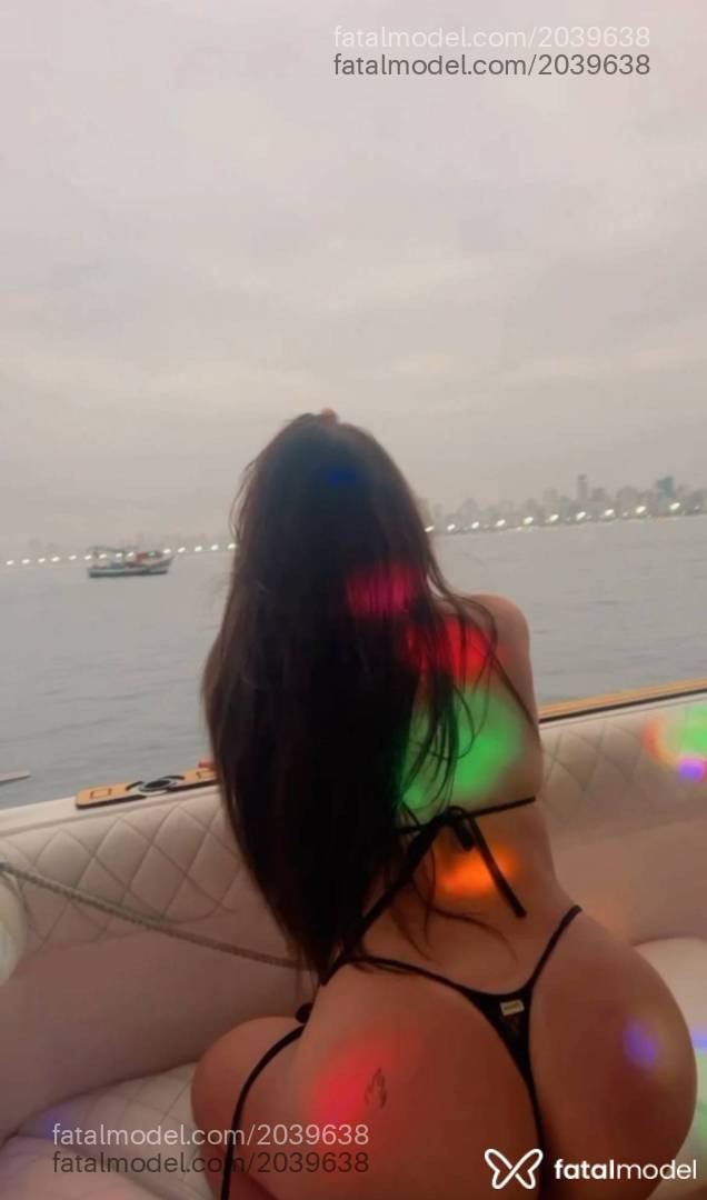 Acompanhante mulher trans com cabelo castanho de olhos castanhos - Fernanda