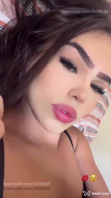 Acompanhante mulher trans com cabelo castanho de olhos castanhos em Itabira - Fernanda