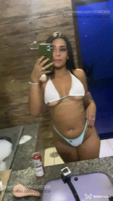 Acompanhante mulher com cabelo castanho de olhos castanhos em Curitiba Acompanhante mulher com cabelo castanho de olhos castanhos em Curitiba - Kelly