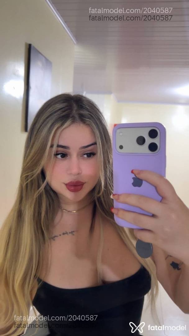 Acompanhante mulher loira (o) de olhos castanhos - Kelly