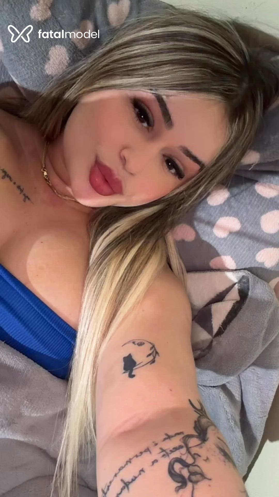 Acompanhante mulher loira (o) de olhos castanhos - Kelly