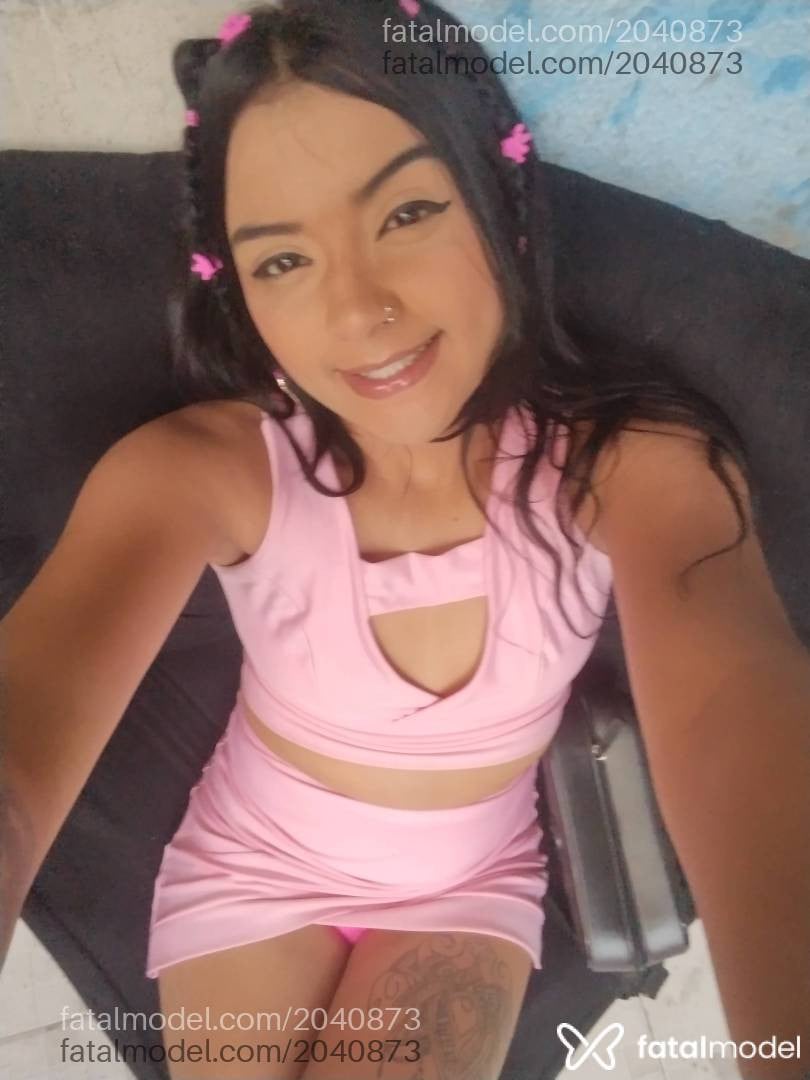 Acompanhante mulher morena (o) de olhos pretos - Hellô