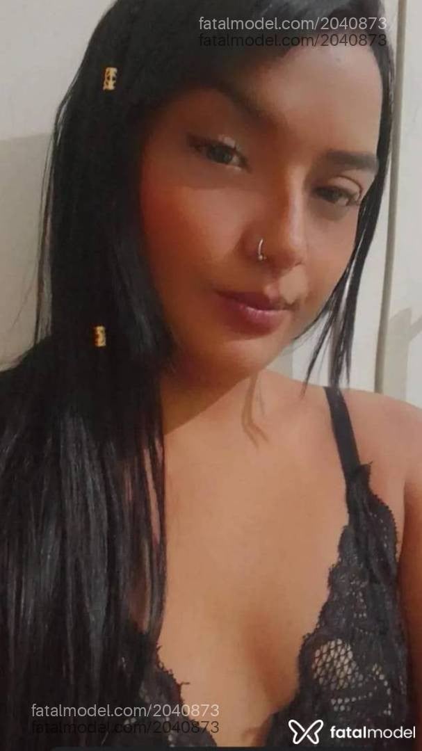 Acompanhante mulher morena (o) de olhos pretos - Hellô