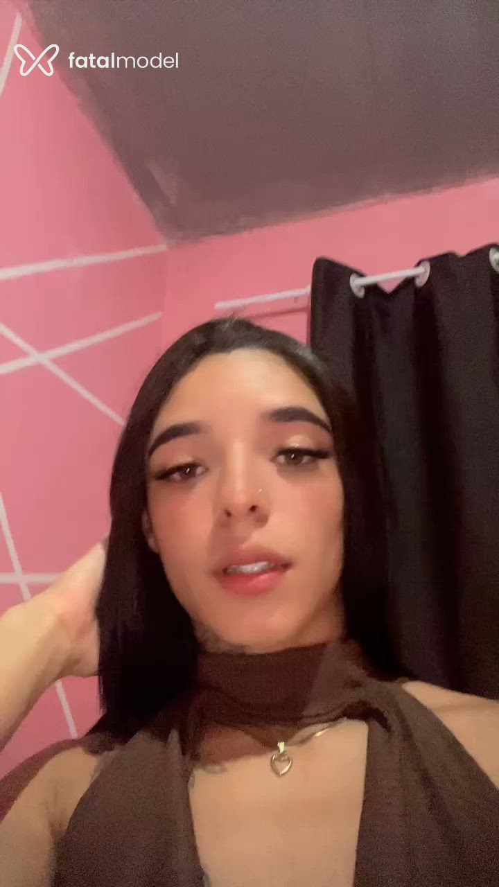Acompanhante mulher trans morena (o) de olhos castanhos - Yara Lays