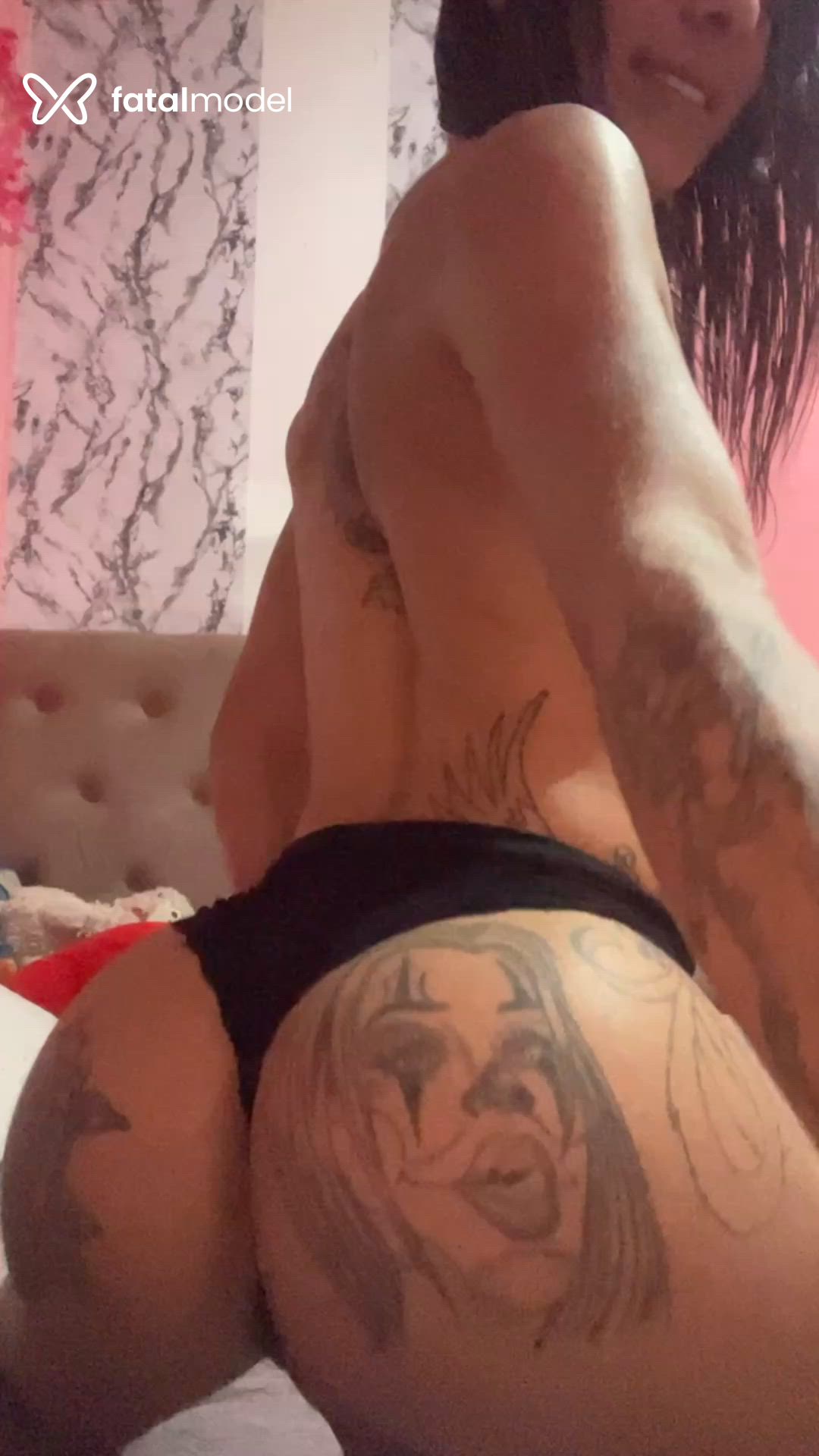 Acompanhante mulher trans morena (o) de olhos castanhos - Yara Lays