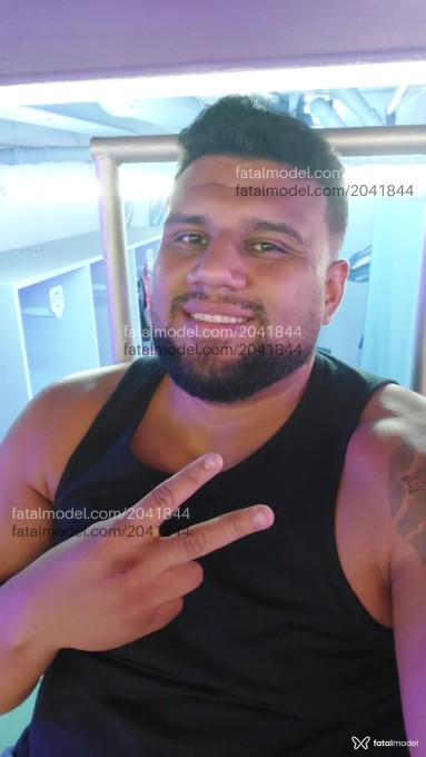 Acompanhante homem com cabelo castanho de olhos castanhos - Junior Acompanhante homem com cabelo castanho de olhos castanhos - Junior