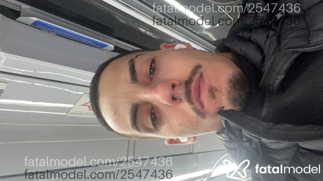 Acompanhante homem com cabelo castanho de olhos verdes - Noan Matheus Acompanhante homem com cabelo castanho de olhos verdes - Noan Matheus