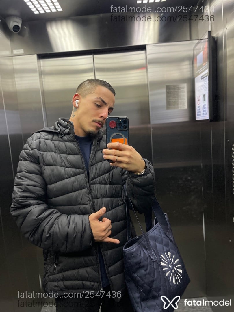 Acompanhante homem com cabelo castanho de olhos verdes - Noan Matheus Acompanhante homem com cabelo castanho de olhos verdes - Noan Matheus