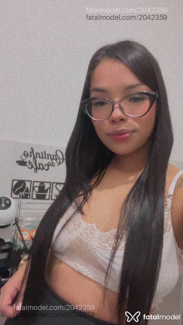 Acompanhante mulher morena (o) de olhos castanhos - Pérola