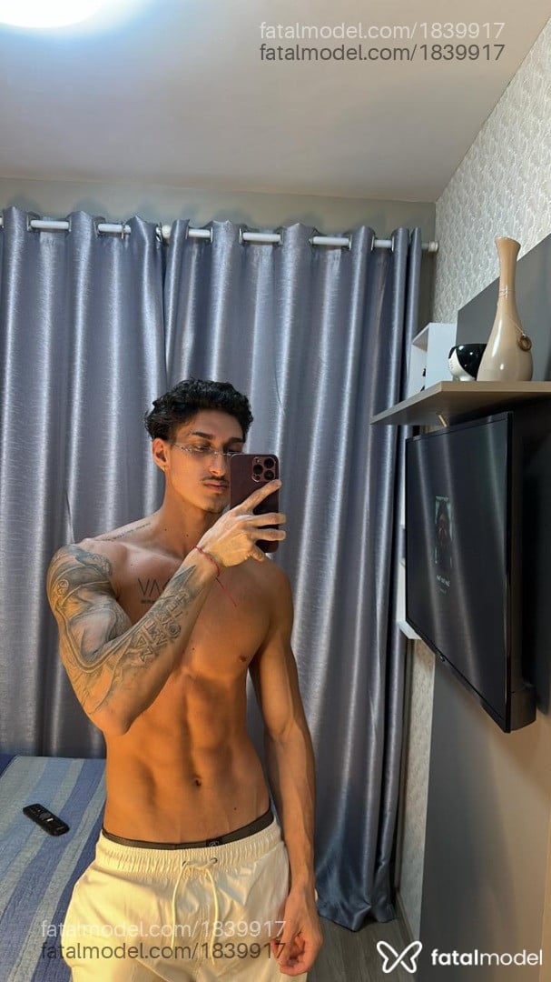 Acompanhante homem com cabelo castanho de olhos castanhos - Wembley Oliveira