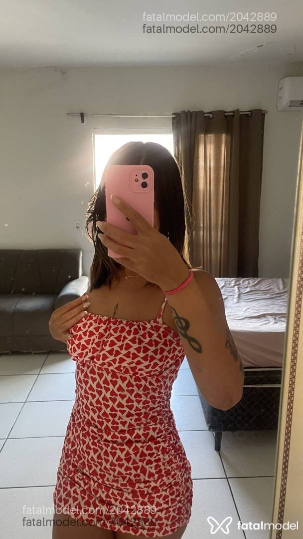 Acompanhante mulher loira (o) de olhos castanhos - Alice Silva