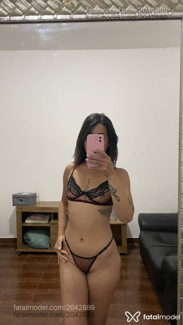 Acompanhante mulher loira (o) de olhos castanhos - Alice Silva
