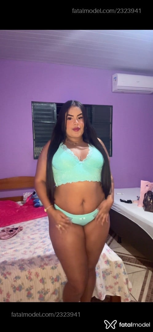 Acompanhante mulher morena (o) de olhos castanhos - Victoria