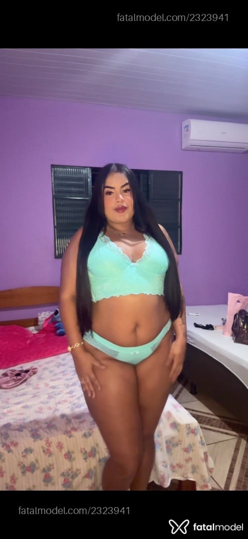 Acompanhante mulher morena (o) de olhos castanhos - Victoria