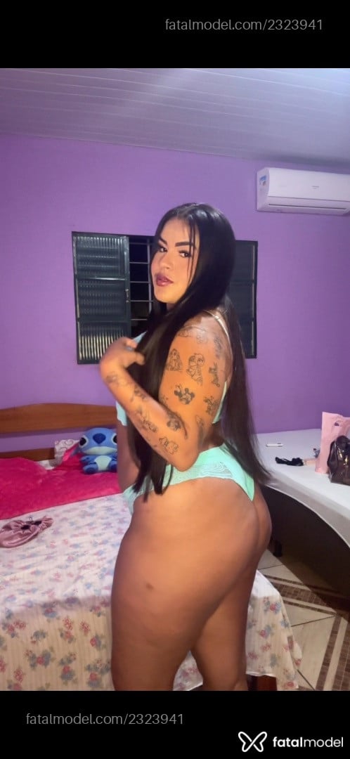 Acompanhante mulher morena (o) de olhos castanhos - Victoria