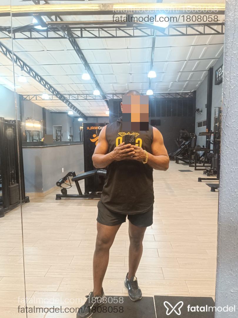 Acompanhante homem morena (o) de olhos castanhos em Cabo Frio - David