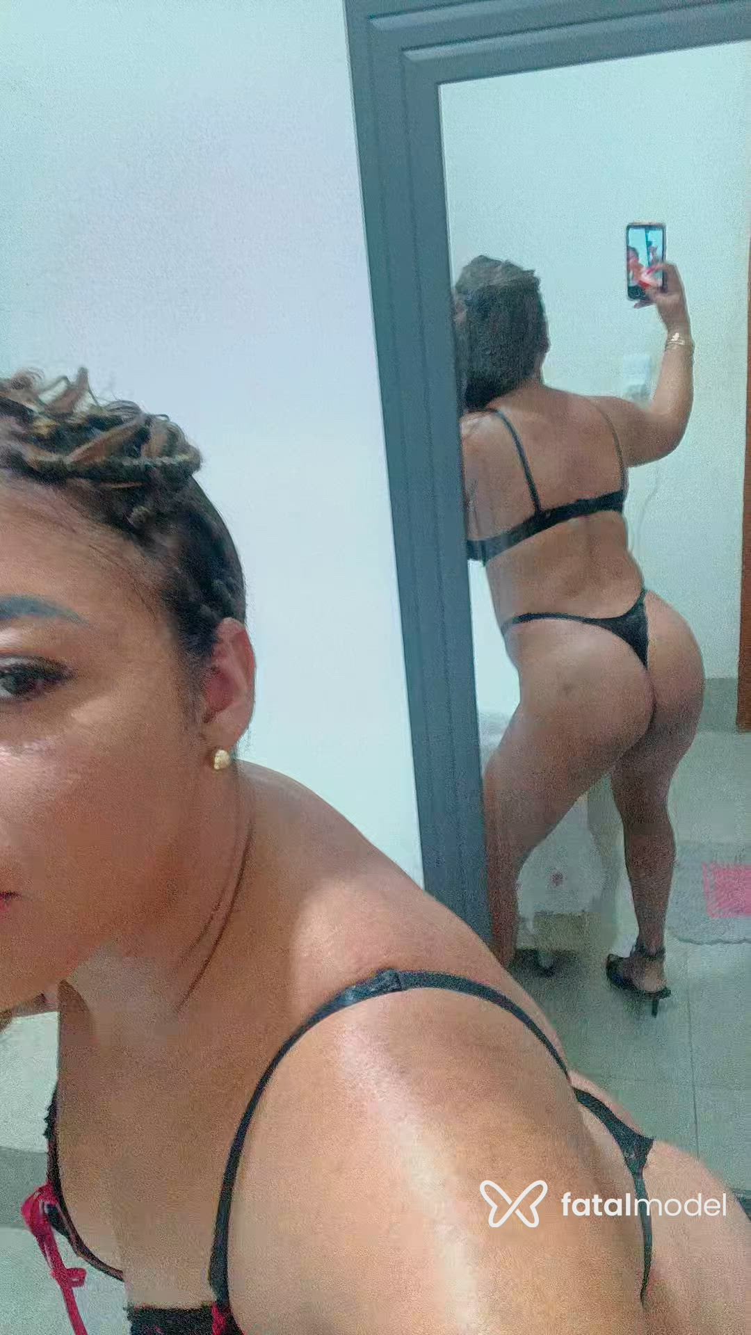 Acompanhante mulher morena (o) de olhos castanhos - Kye