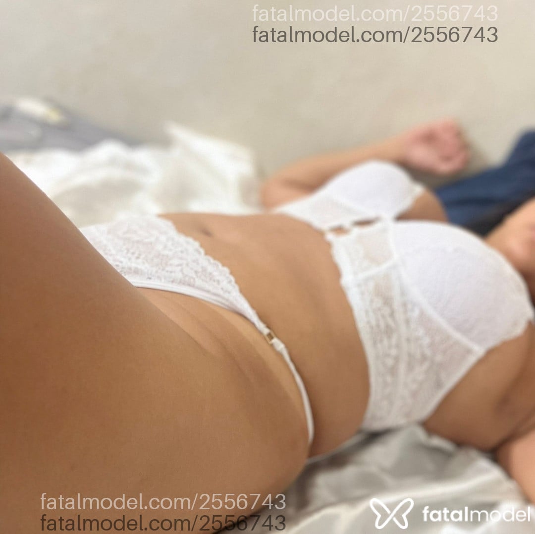 Acompanhante mulher morena (o) de olhos castanhos - Raquel Xemendes Acompanhante mulher morena (o) de olhos castanhos - Raquel Xemendes