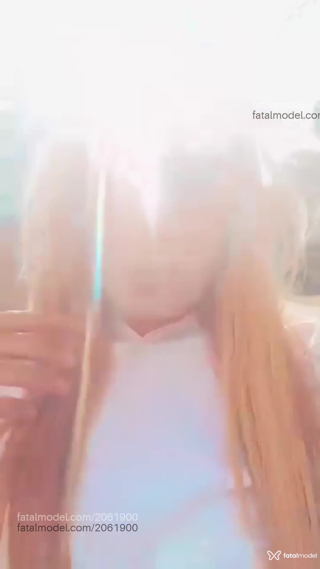 Acompanhante mulher trans loira (o) de olhos castanhos - Sarah