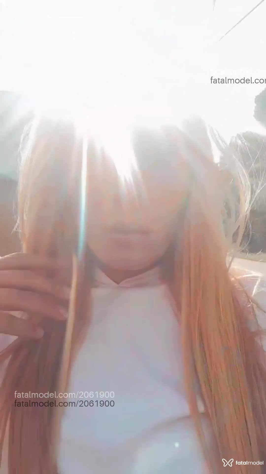 Acompanhante mulher trans loira (o) de olhos castanhos - Sarah