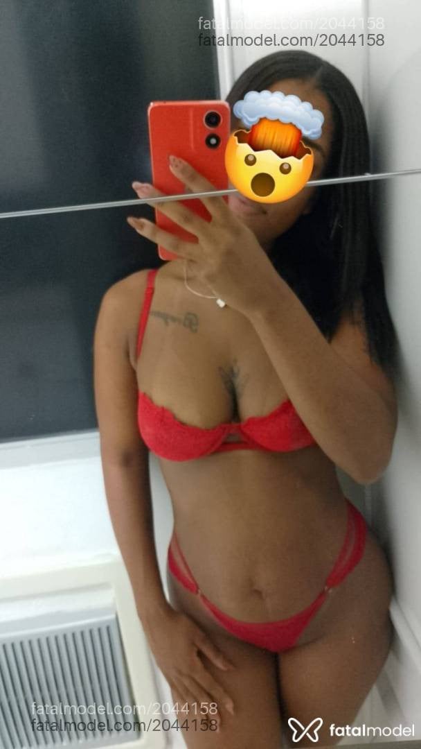 Acompanhante mulher morena (o) de olhos pretos - Kemilly Louise