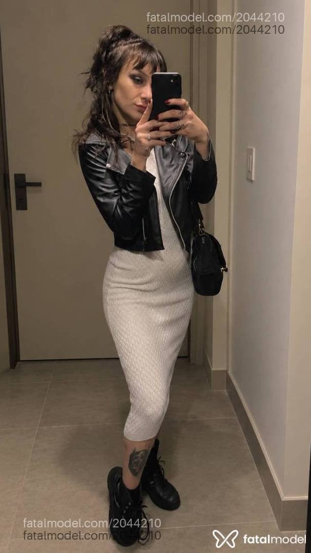 Acompanhante mulher morena (o) de olhos verdes - Lia