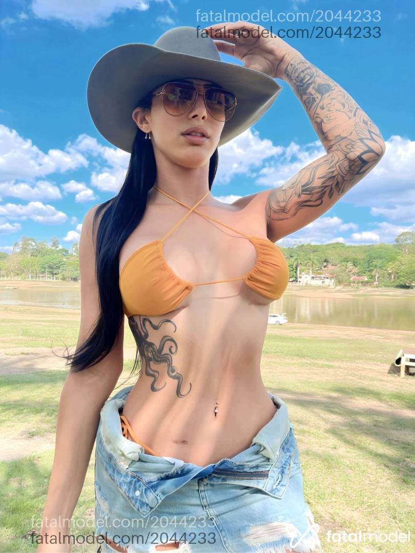 Acompanhante mulher trans morena (o) de olhos castanhos - Olívia Faleiro