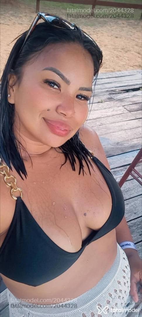 Acompanhante mulher morena (o) de olhos pretos - Belinda