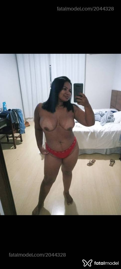 Acompanhante mulher morena (o) de olhos pretos - Belinda